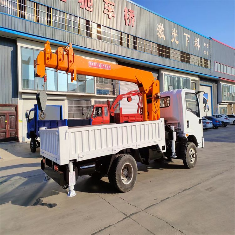 黎城县三轮随车吊定制 农用改装机自备吊中瑞长期出售